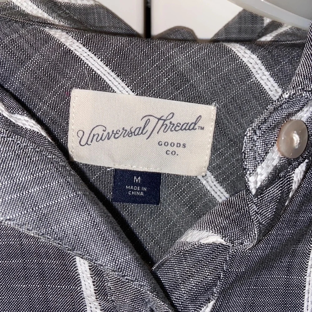Universal Threads Button Up - Picture 2 of 3